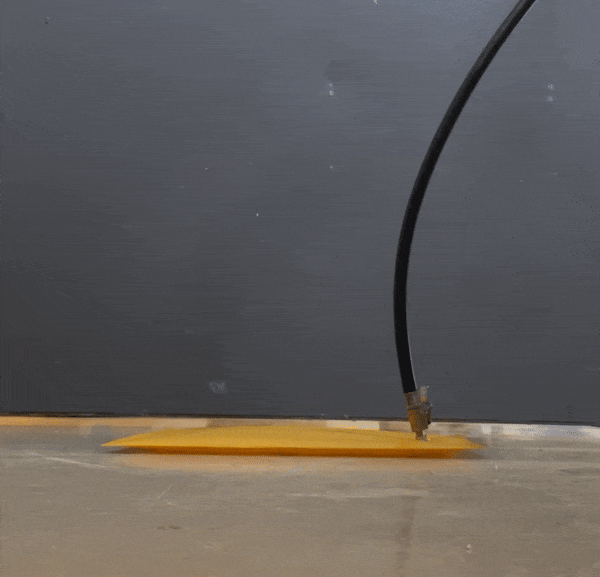 Gonflage de deux carrés de TPU soudés sans drop-stitch : le carré s'arrondit