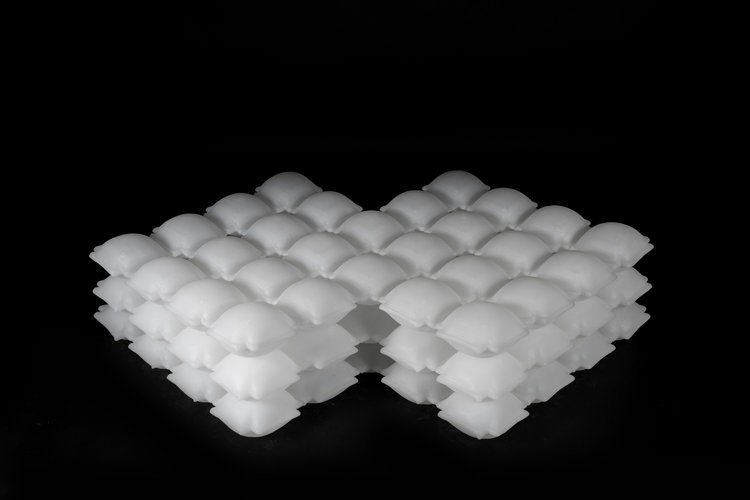 Même structure gonflée en partie, cellules en relief empilées